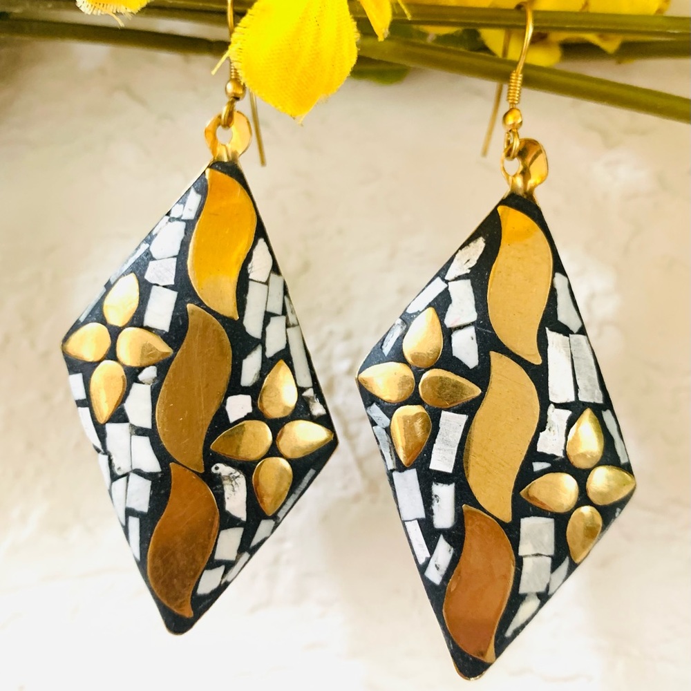 Handmade Tibetan Earring - Picture 3 of 7